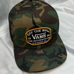 Vans camo snapback hat